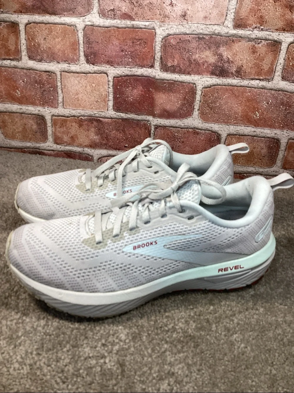 Brooks Revel 6 women’s running shoes sneakers size 10